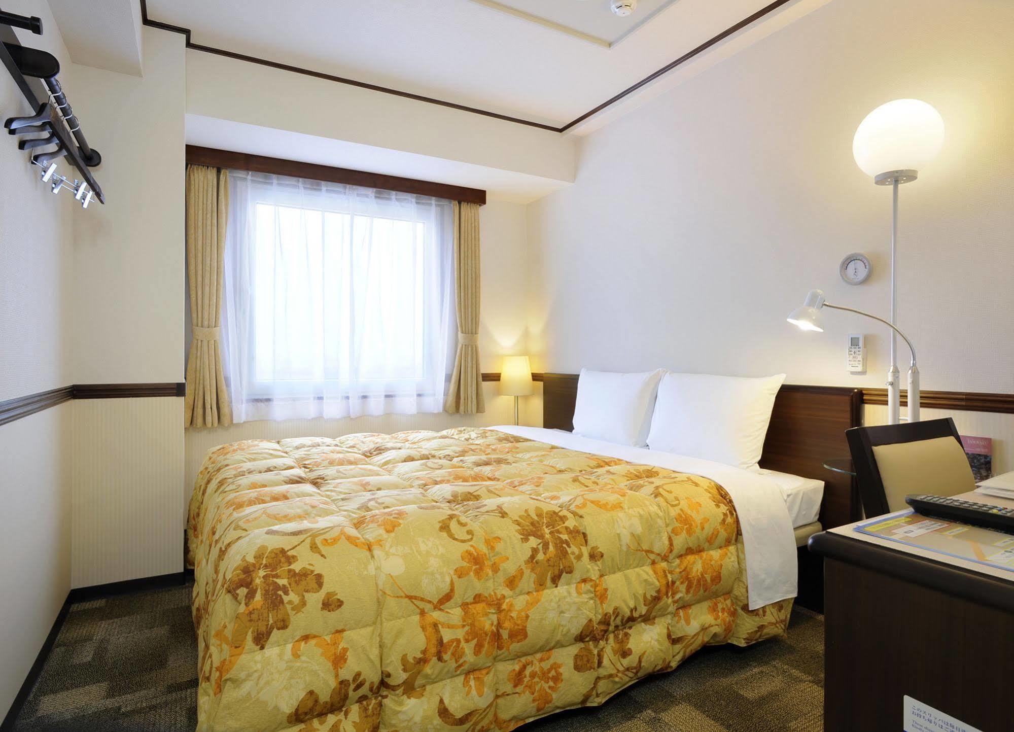 Toyoko Inn Aizuwakamatsu Ekimae Екстер'єр фото