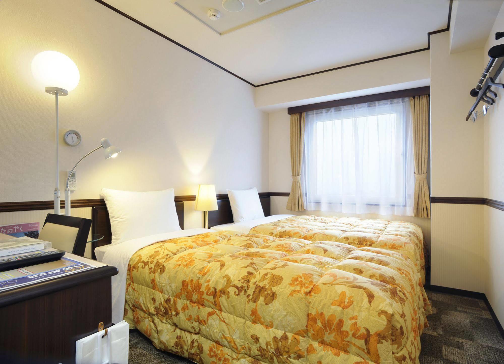 Toyoko Inn Aizuwakamatsu Ekimae Екстер'єр фото