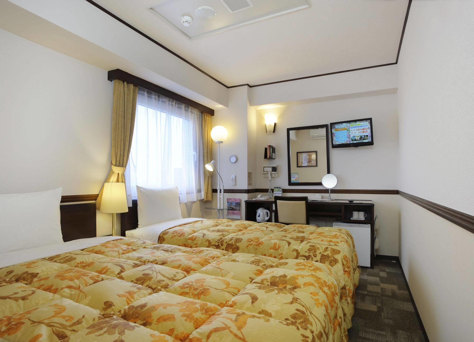 Toyoko Inn Aizuwakamatsu Ekimae Екстер'єр фото