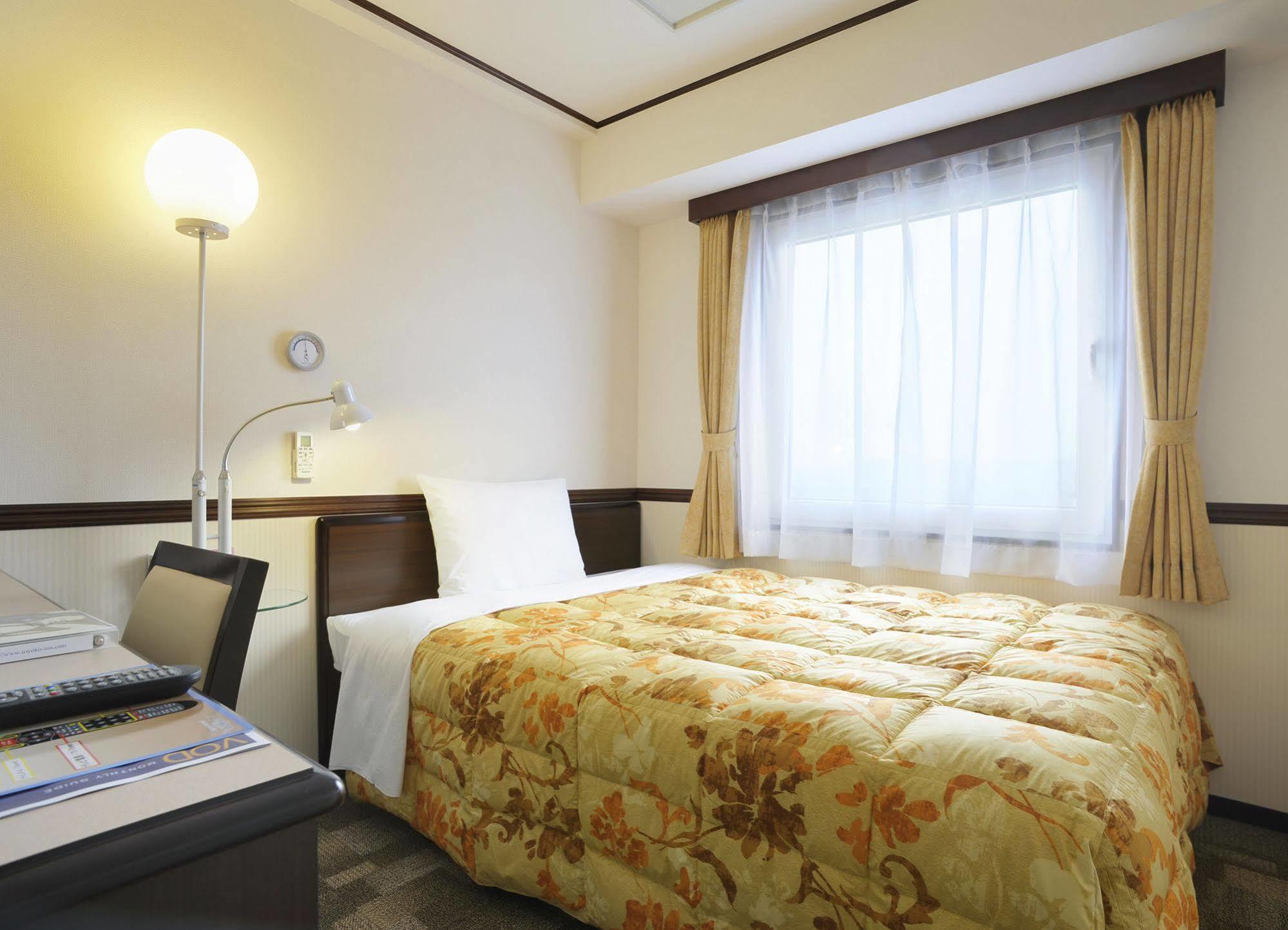 Toyoko Inn Aizuwakamatsu Ekimae Екстер'єр фото